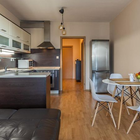 Apartman V Aleji บราติสลาวา ภายนอก รูปภาพ