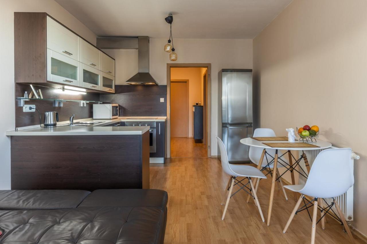 Apartman V Aleji บราติสลาวา ภายนอก รูปภาพ