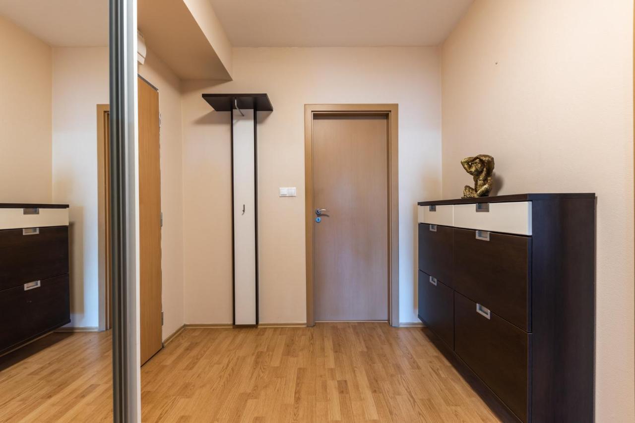 Apartman V Aleji บราติสลาวา ภายนอก รูปภาพ