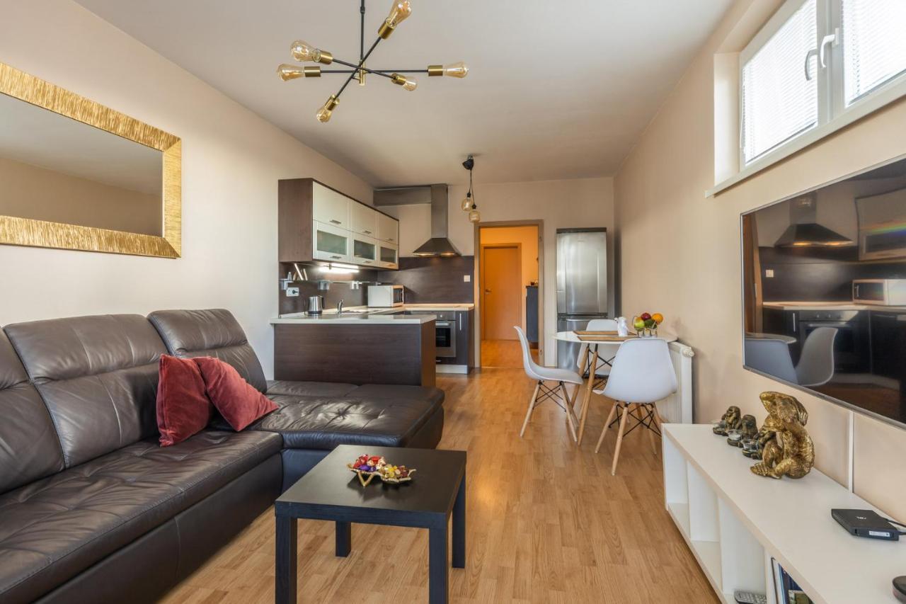 Apartman V Aleji บราติสลาวา ภายนอก รูปภาพ
