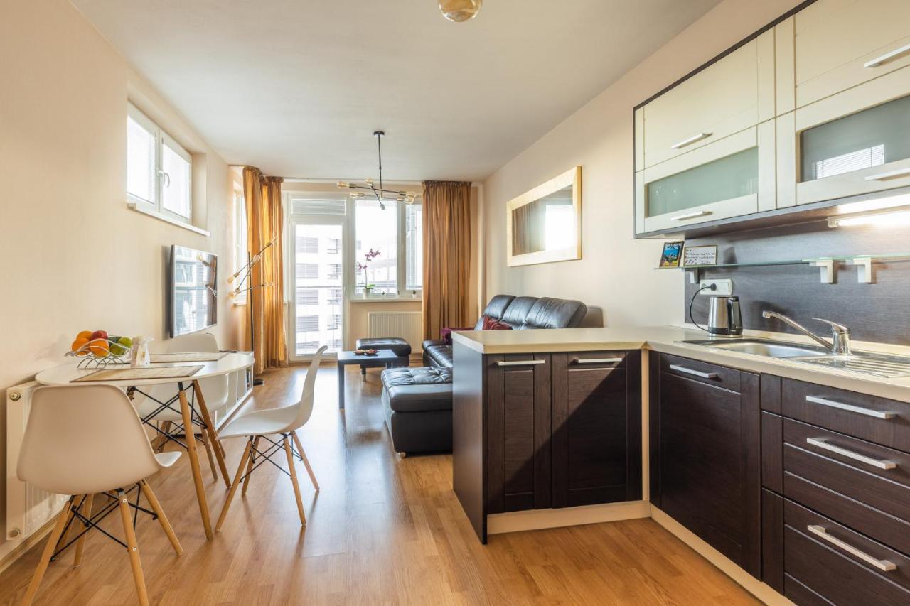 Apartman V Aleji บราติสลาวา ภายนอก รูปภาพ