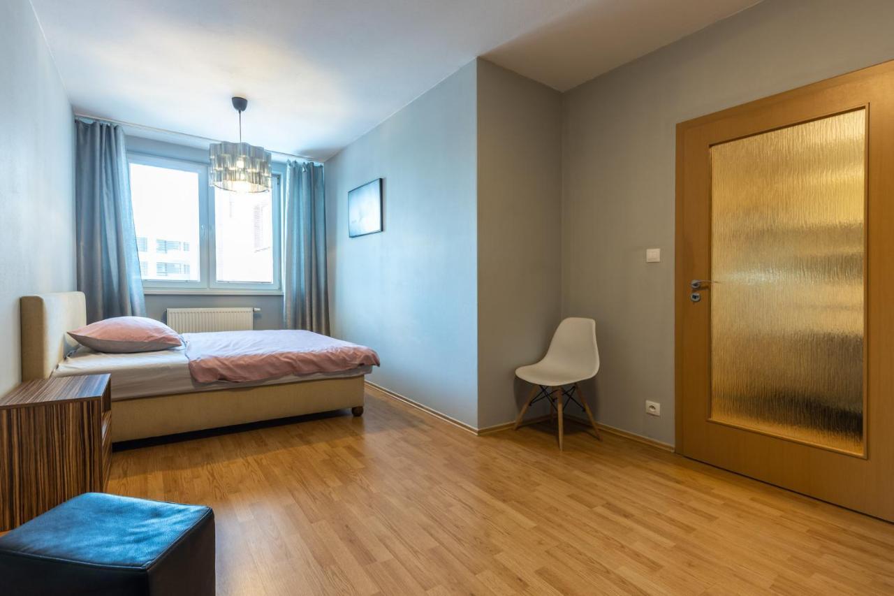 Apartman V Aleji บราติสลาวา ภายนอก รูปภาพ