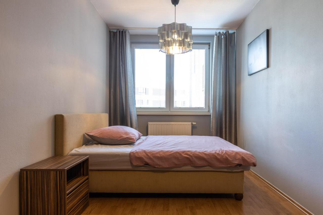 Apartman V Aleji บราติสลาวา ภายนอก รูปภาพ