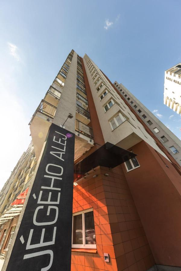 Apartman V Aleji บราติสลาวา ภายนอก รูปภาพ